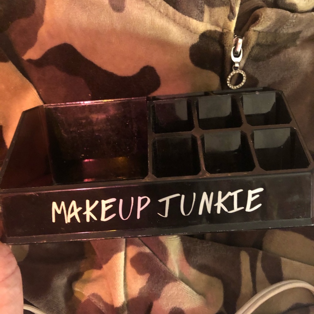 MAKEUP JUNKIE Grey makeup organizer